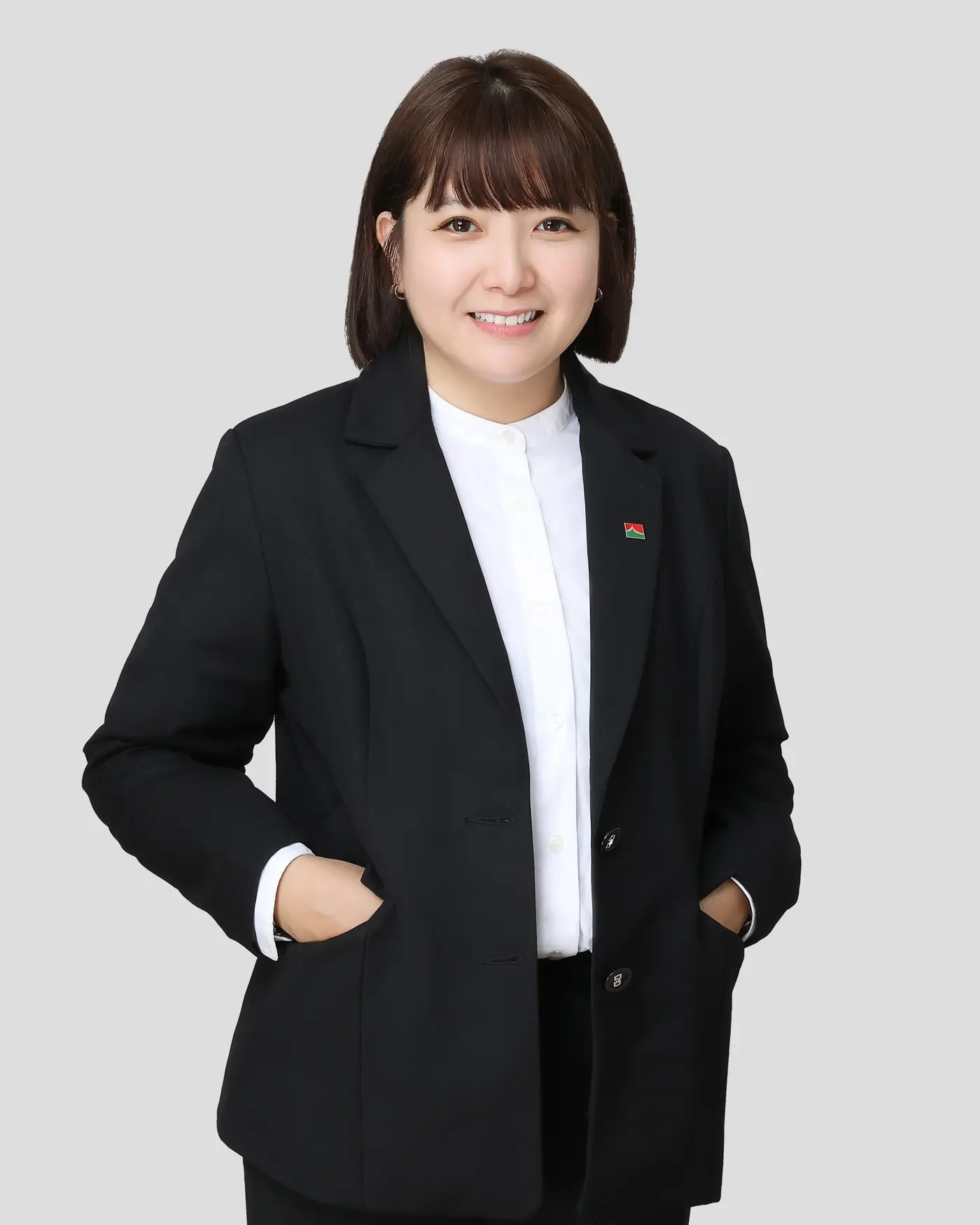 黑色西裝女性專業形象照