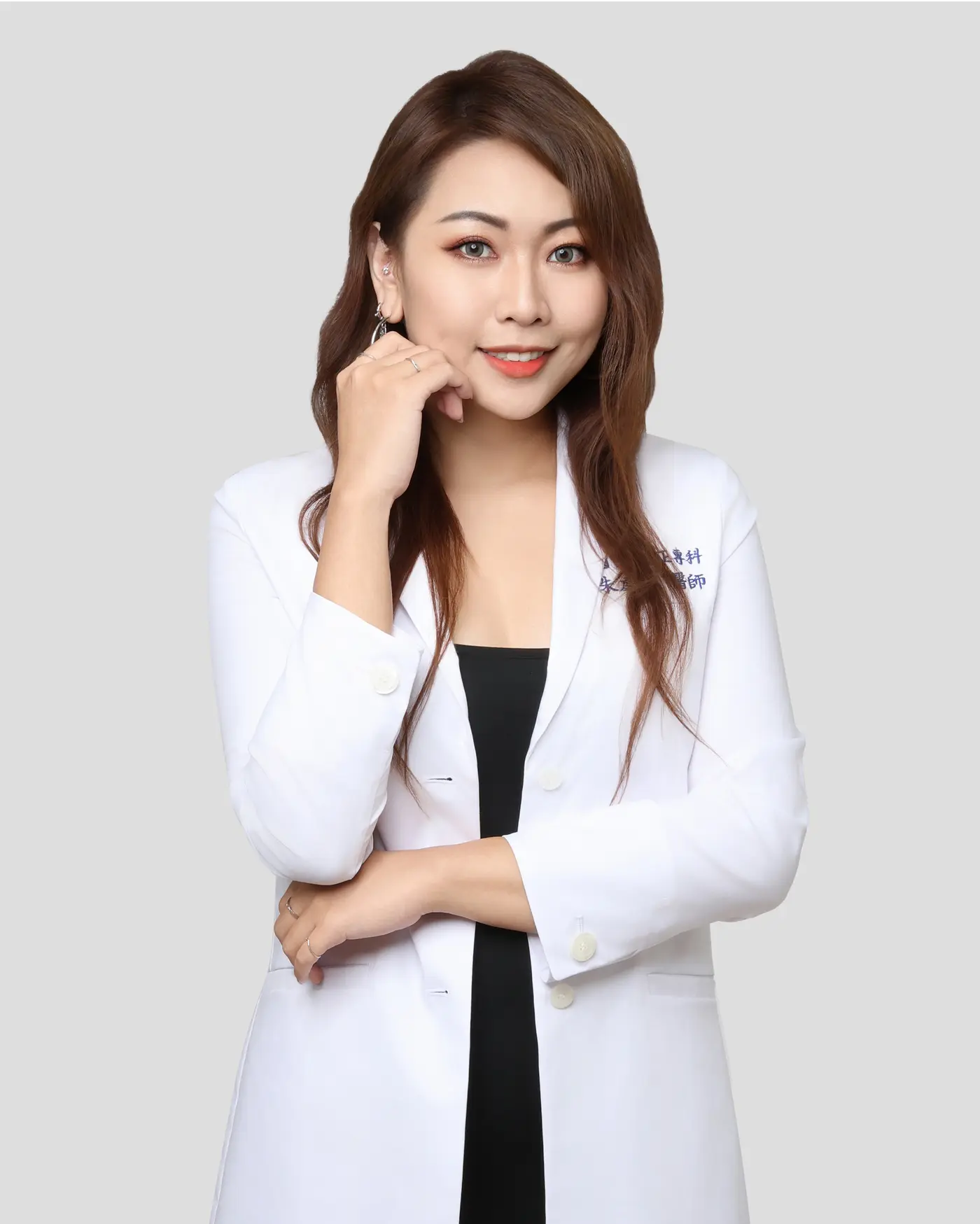 白色西裝女性專業形象照