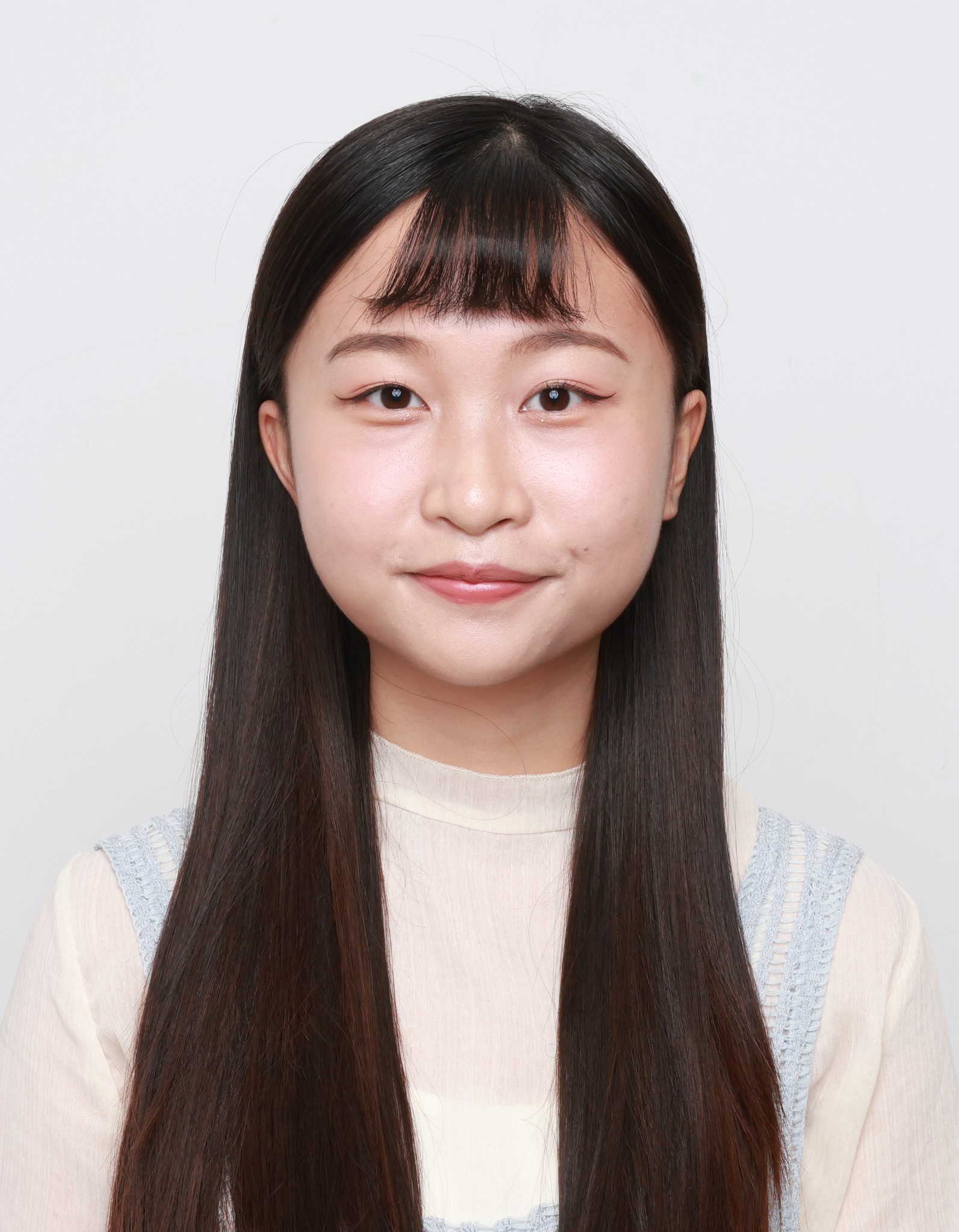 修妝髮處理前的證件照